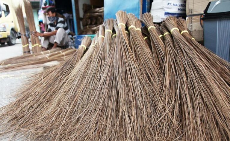 Cara Mengembalikan Santet Kepada Pengirimnya Dengan Sapu Lidi