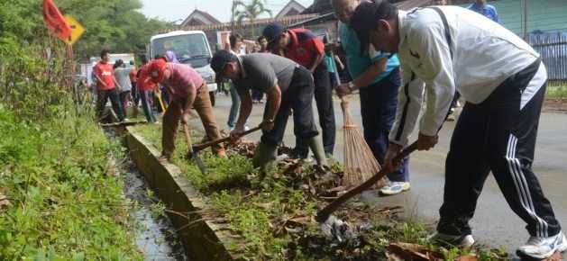 Contoh, Ciri Ciri, Unsur Unsur, Manfaat, Kegiatan Dan Pengertian Gotong Royong Menurut Para Ahli