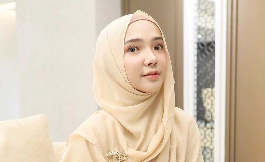 4 Langkah Mudah Memakai Hijab Pashmina untuk Pesta yang Cantik