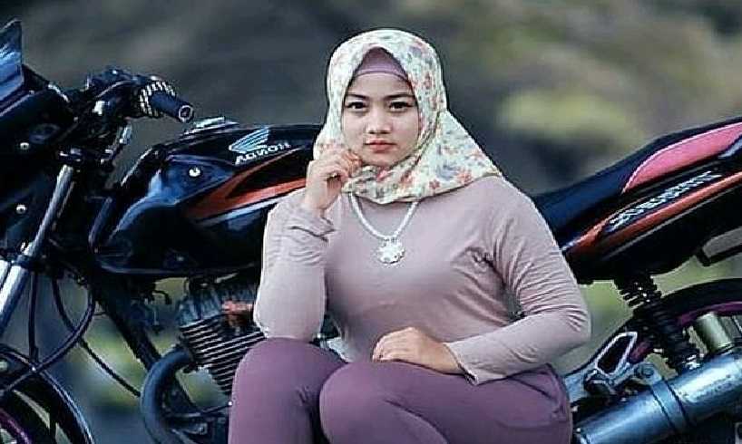 Cara Memakai Hijab Pashmina Rajut Untuk Kondangan
