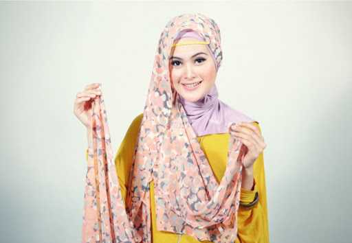 Cara Mudah Memakai Hijab Pashmina Sifon Agar Tampil Cantik