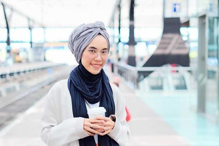 Cara Mudah Memakai Hijab Pashmina Turban Sederhana yang Imut
