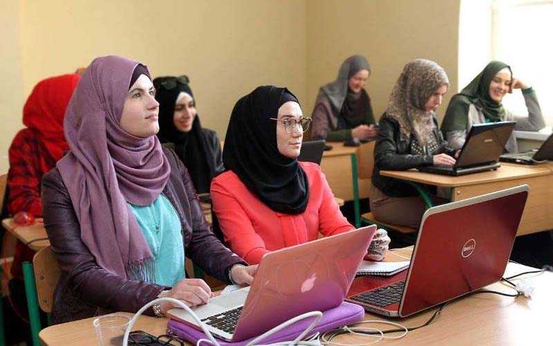 Tips dan Trik Memilih Busana Muslim Buat Wanita Karir
