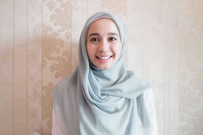 Tutorial Cara Memakai Hijab Untuk Muka Lonjong